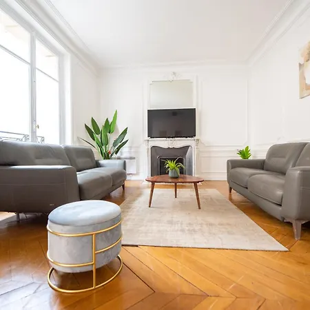 Cia - Rue De La Tour Paris